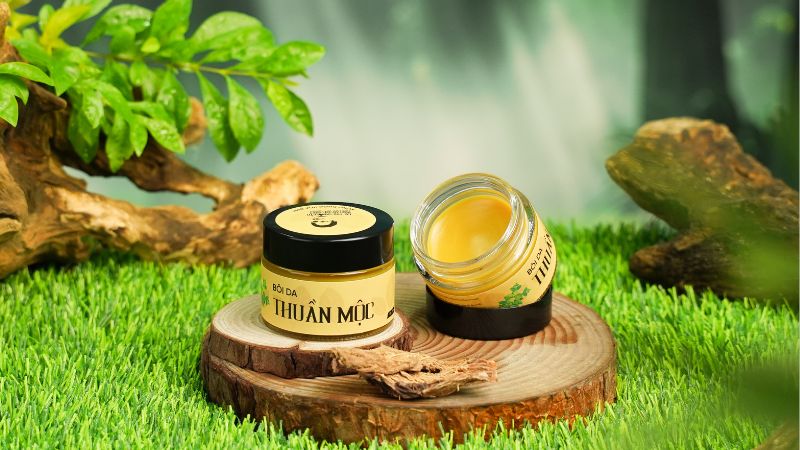 Cao lá bôi da Thuần Mộc là sản phẩm được phát triển từ bài thuốc dân gian, kết hợp nhiều loại thảo dược